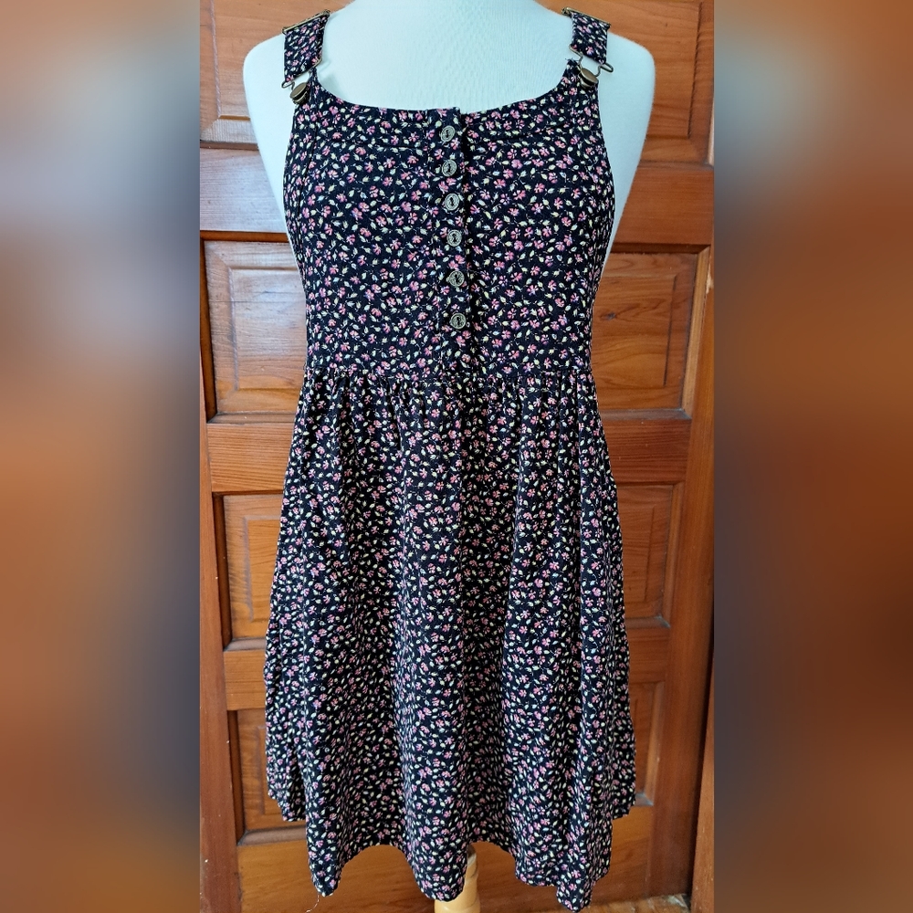 Xhilaration Floral Dress Size M Over-all type closures, criss-cross back. Cute!